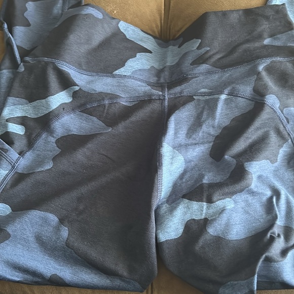 NWOT Offline by Aerie Camo Hugger Leggings - Picture 4 of 4